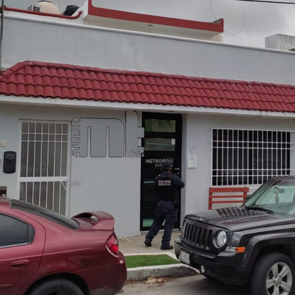 Cancún: Sujetos armados asaltan estética en la SM 50