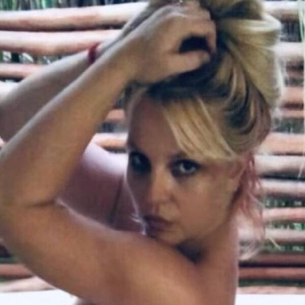 Celebra Britney Spears sin ropa que su padre ya no es su tutor