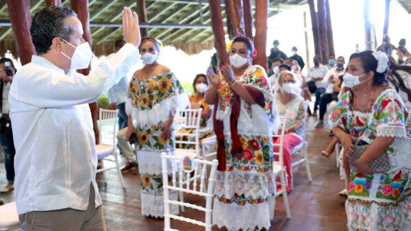Asiste y presencia el gobernador Carlos Joaquín informes presidenciales de Bacalar, Felipe Carrillo Puerto y Tulum