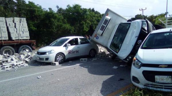 Video: Tremendo choque múltiple en tramo Cancún-Playa del Carmen