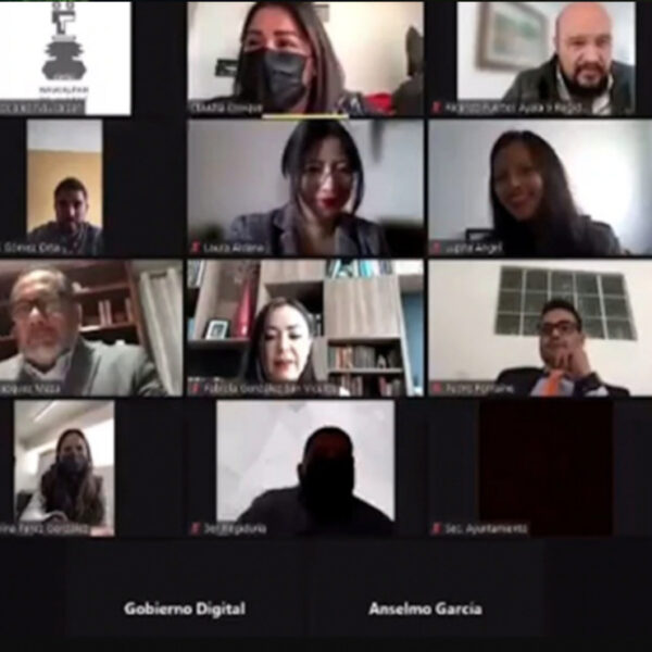 Video: Síndica sesiona desnuda en sesión virtual por zoom