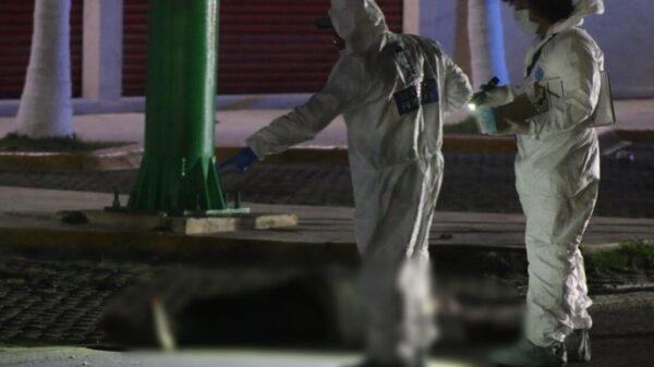 Cancún: Ejecutan a taxista afuera de un bar en la avenida Kabah.