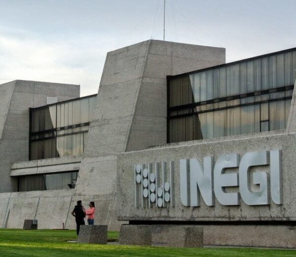 ¿Buscas chamba? Inegi ofrece plazas con ingresos de hasta 52 mil pesos.