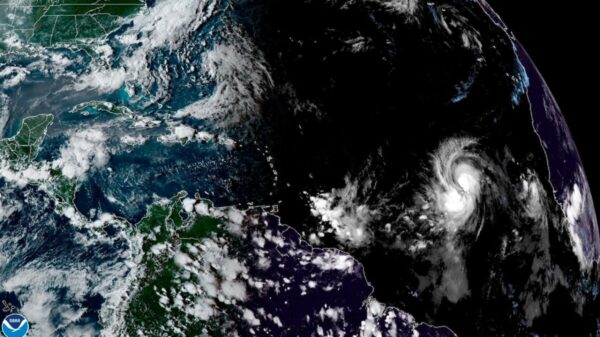 Se convertirá ‘Larry’ en un poderoso y devastador huracán.