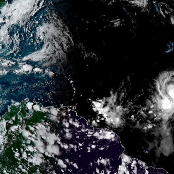 Se convertirá ‘Larry’ en un poderoso y devastador huracán.