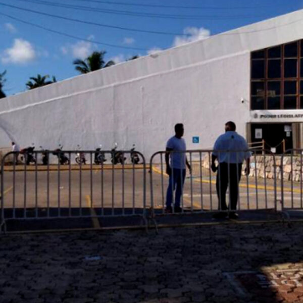 Marcha feminista causa temor en Congreso de Quintana Roo