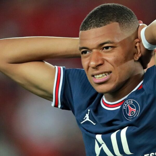 Mbappé es abucheado por la afición del PSG