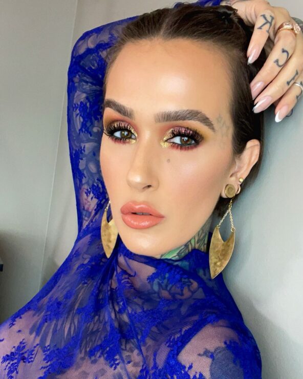 Falleció la youtuber de maquillaje Mel Thompson a los 35 años de edad