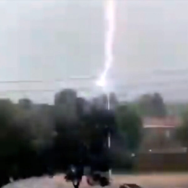Video: Impacta rayo once veces en el mismo lugar
