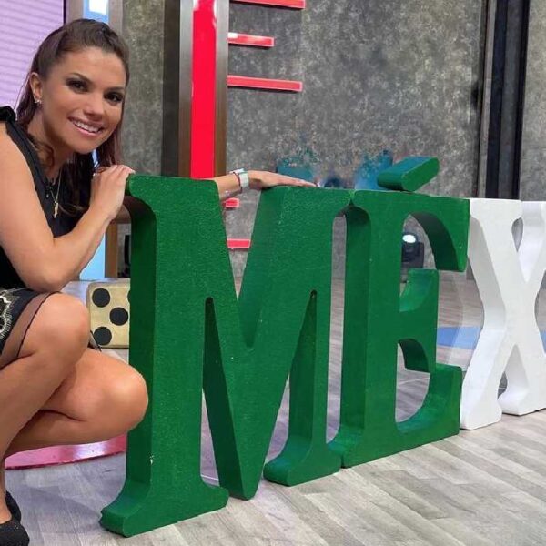 Cautiva Tábata Jalil en bikini mientras toma vitamina D llena de reflejos