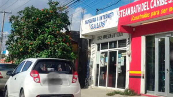 Delincuente asalta papelería y viola a empleada en Playa Del Carmen