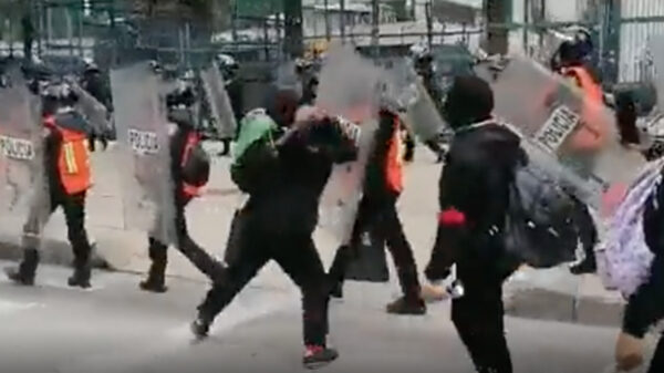 Video: Las dos caras del feminismo, en manifestación de CDMX