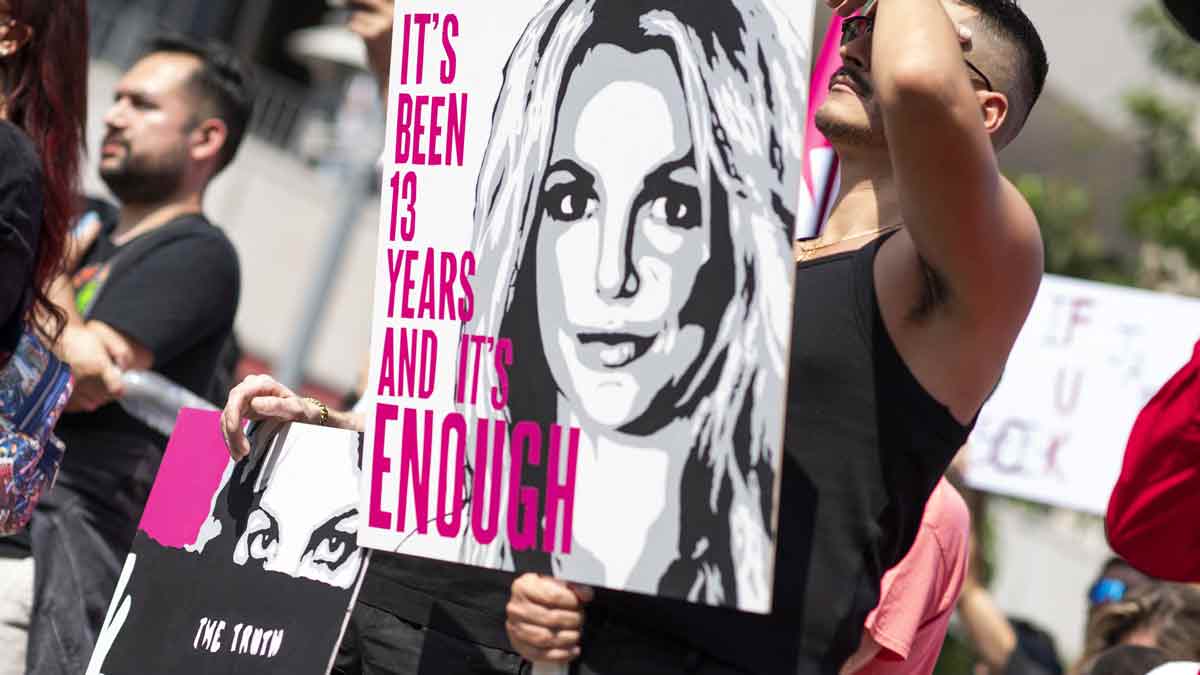 ¡LIBRE! Jueza suspende tutela legal del padre de Britney Spears