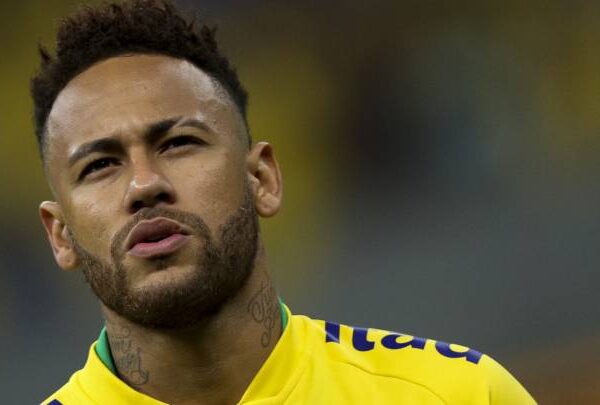 Neymar anuncia que planea retirarse de Brasil