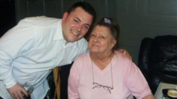 Joven pierde las cenizas de su madre tras salir de parranda