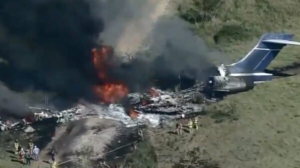 Video: Avión se accidenta e incendia en Houston 21 personas sobreviven