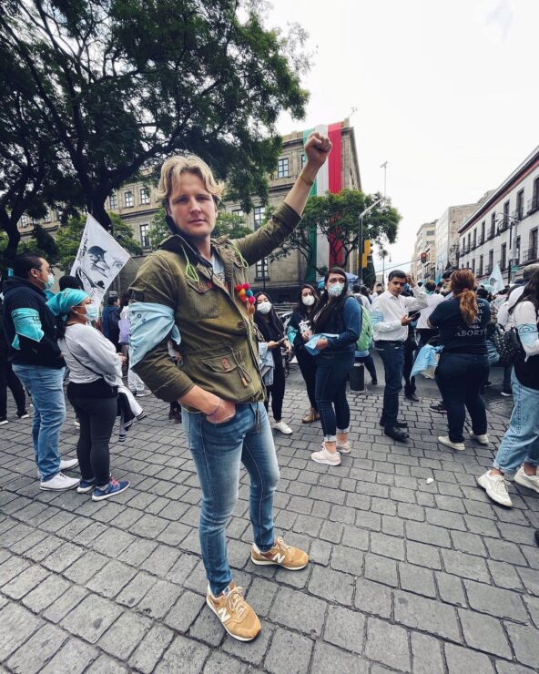 Alexander Acha se defiende de los ataques por declararse provida