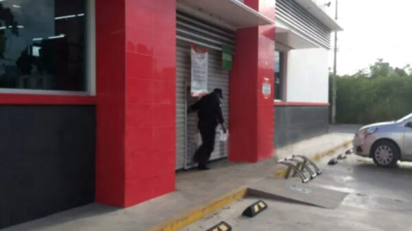 Cancún: Individuos armados asaltan a balazos tienda en la SM 217