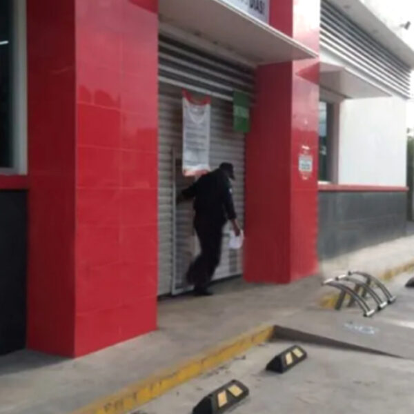 Cancún: Individuos armados asaltan a balazos tienda en la SM 217