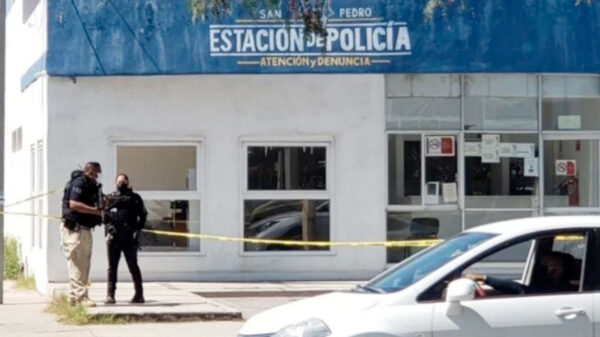 Comandos armados atacan tres casetas de policías; un muerto y dos heridos