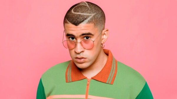 Bad Bunny sale del closet?..fue fotografiado usando faldas y maquillaje