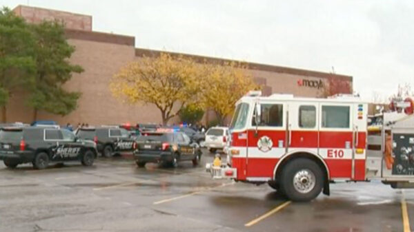Balacera en centro comercial deja dos muertos y cuatro heridos