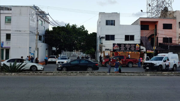 Cancún: Lesionan a balazos a automovilista frente a la Gran Plaza