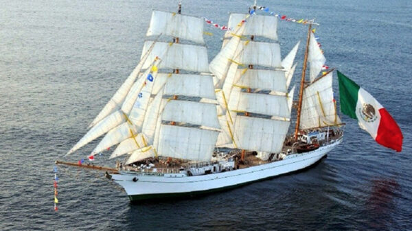 Video: "El caballero de los Mares" el buque escuela Cuauhtémoc, navega hacia Dubai