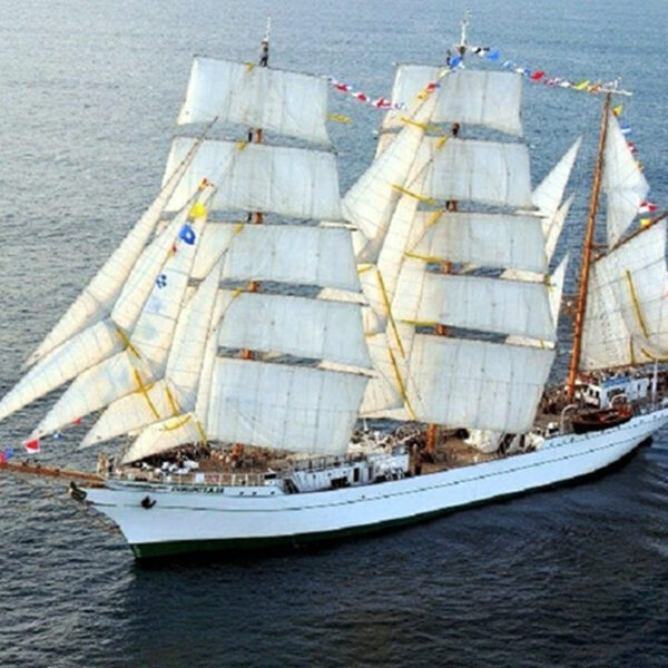 Video: "El caballero de los Mares" el buque escuela Cuauhtémoc, navega hacia Dubai