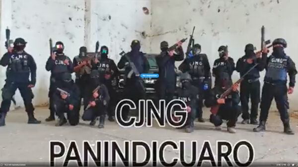 Video: Anuncia el CJNG "limpia total" en municipio de Michoacán