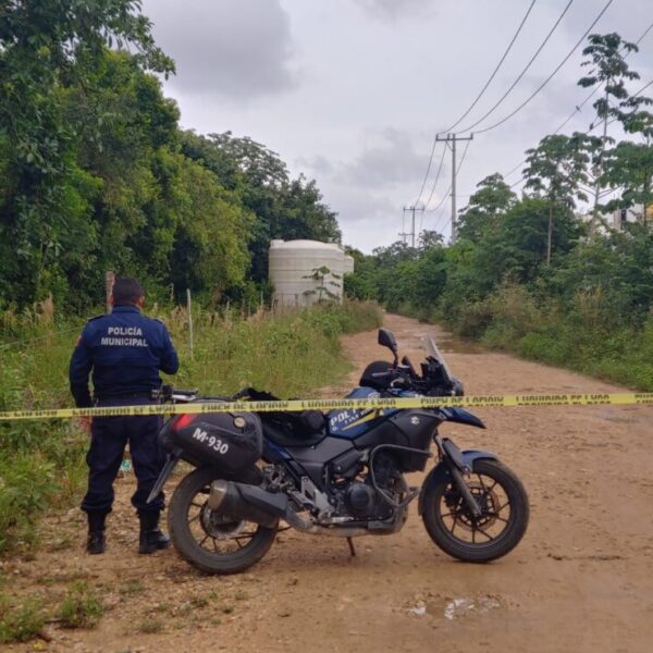 Hallan cuerpo de embolsada en la SM-110 de Cancún