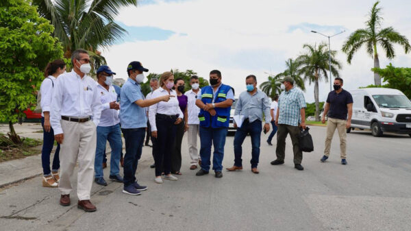 Supervisa Carlos Joaquín vialidades de Playa del Carmen