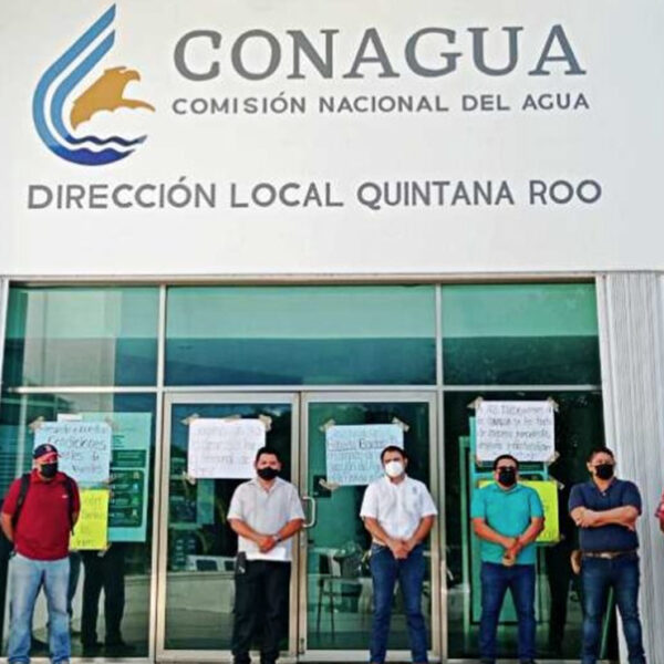 Toman empleados sindicalizados sede de Conagua en Chetumal