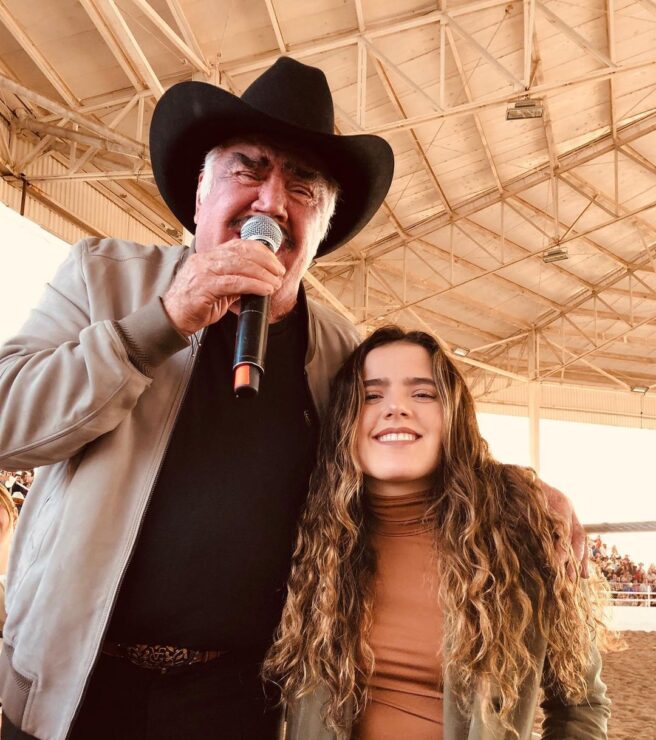 Continúa mejorando la salud de Vicente Fernández, confirma Camila Fernández