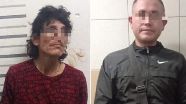 Detienen a dos sujetos en posesión de droga en Playa del Carmen.