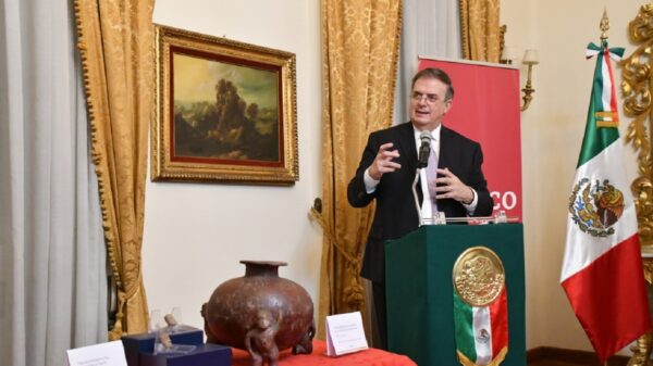 Agradece Ebrard regreso de tres piezas arqueológicas