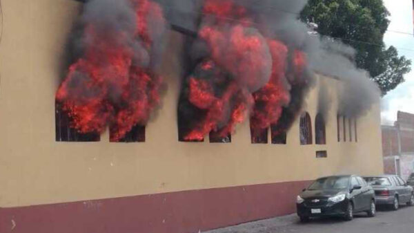 Oficinas de la CNTE en Michoacán son incendiadas
