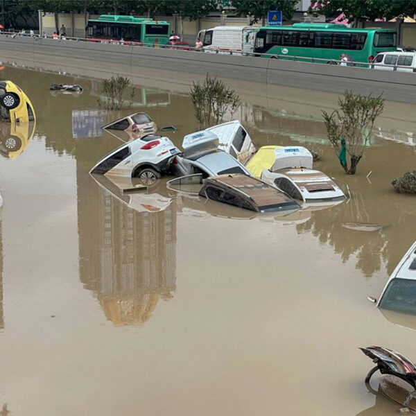 Inundaciones en China dejan cinco muertos y 120 mil evacuados