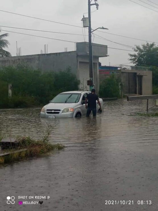 Lluvias intensas dejan a Chetumal bajo el agua (VIDEO); el paso de la onda tropical número 38 ha provocado diversas afectaciones.