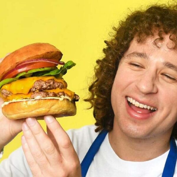 Luisito Comunica abre nuevo restaurante de hamburguesas