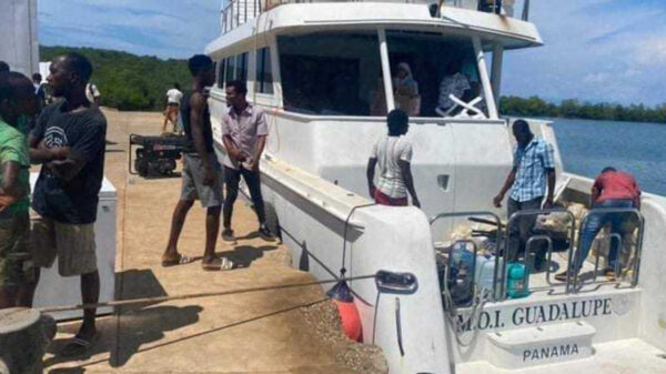 Deja la Semar a su suerte a tripulantes de yate quintanarroense perdido