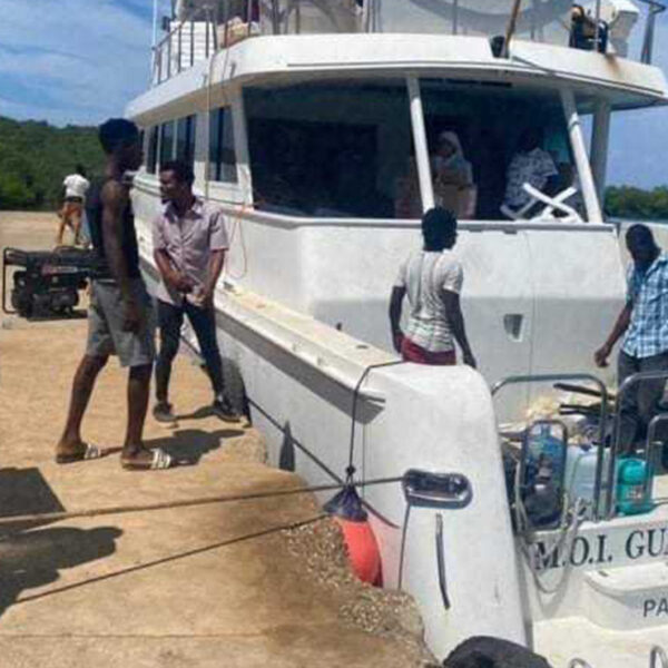 Deja la Semar a su suerte a tripulantes de yate quintanarroense perdido