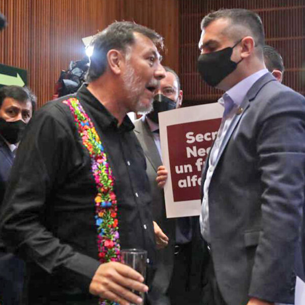 Noroña reclama insultos a "mentadas" a diputado panista