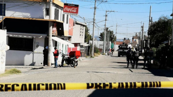 Sujetos armados disparan contra pizzería y dejan cuatro empleados muertos