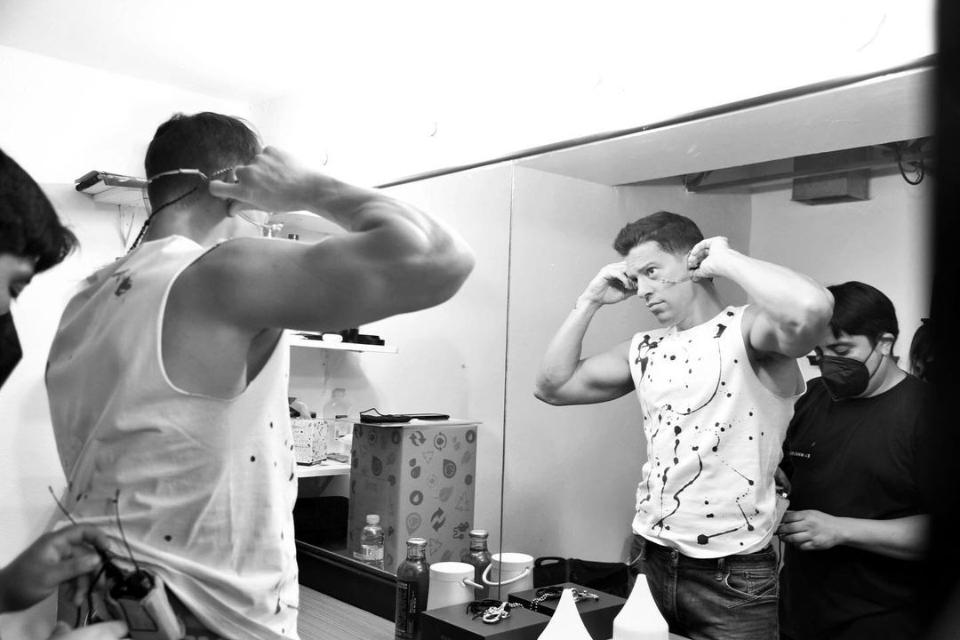 Por esta razón Yahir golpea a un fan en el aeropuerto