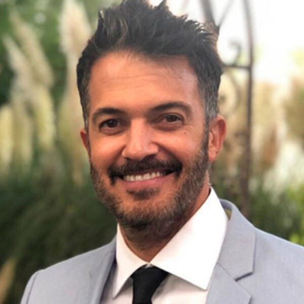 Realizan cirugía a Fernando del Solar para poder respirar