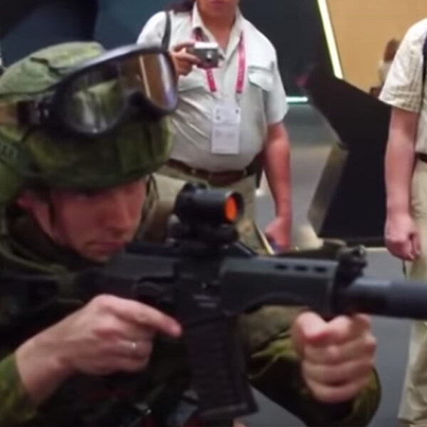 Video: Rusia presenta equipamiento de sus soldados del futuro