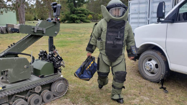 Capacitan a grupo anti explosivos de Sedena en Canada