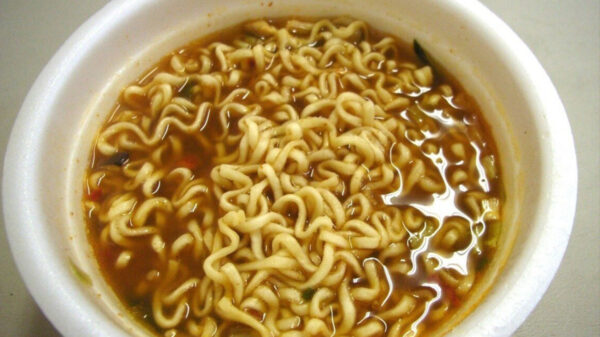 Retirarán del mercado sopas instantáneas por causar daños a la salud