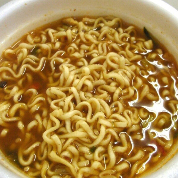 Retirarán del mercado sopas instantáneas por causar daños a la salud